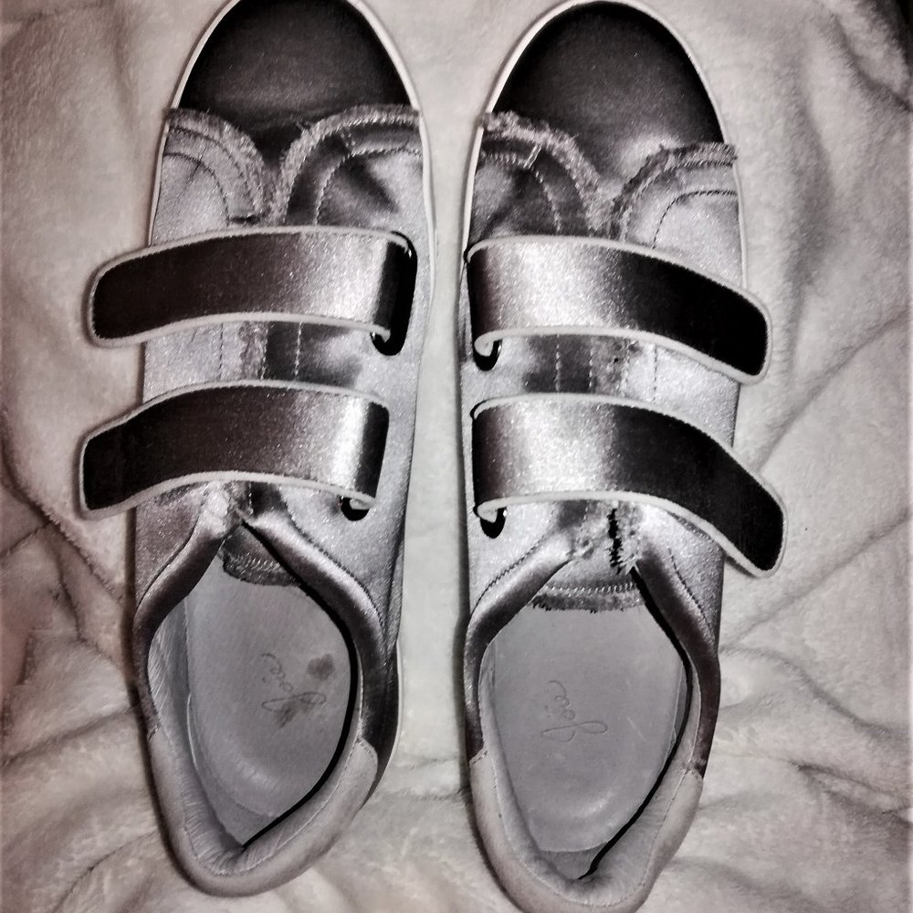Joie Silver Diata Raw Seam Satin Kicks 9.5